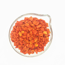 Cubos de zanahoria inflados de zanahoria seca al por mayor al mejor precio